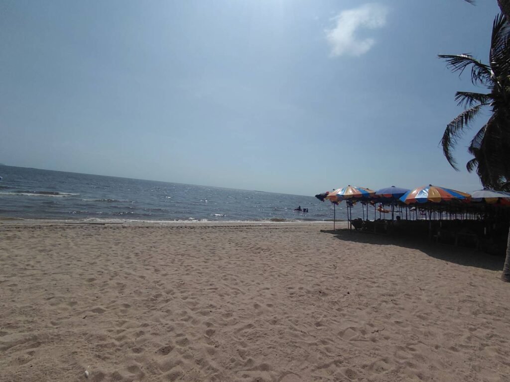 ชายหาดบางแสน